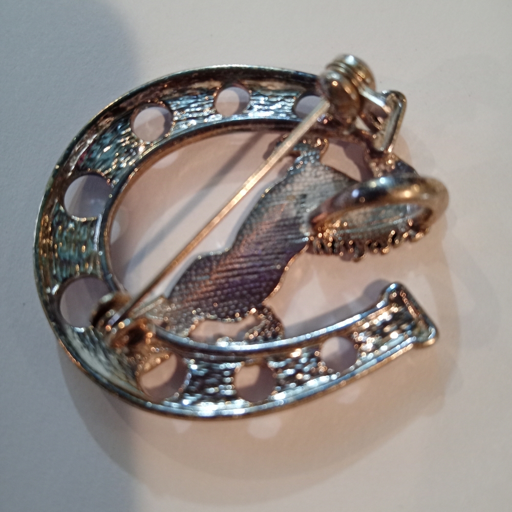 Beautiful Silver Pin Brooch Pendant Horse Stallion In Horseshoe Combo - Picture 6 of 7